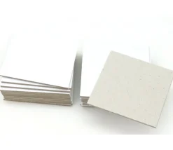 Tout Pour le Jeu 24 carrés 4 x 4 cm carton rigide blanc/gris vierge tuiles à personnaliser