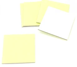 Tout Pour le Jeu 24 carrés 4 x 4 cm carton rigide jaune/blanc vierge tuiles à personnaliser