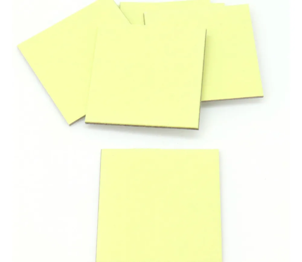 Tout Pour le Jeu 24 carrés 4 x 4 cm carton rigide jaune/blanc vierge tuiles à personnaliser