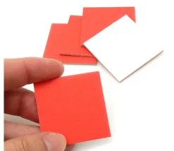 Tout Pour le Jeu 24 carrés 4 x 4 cm carton rigide rouge/blanc vierge tuiles à personnaliser