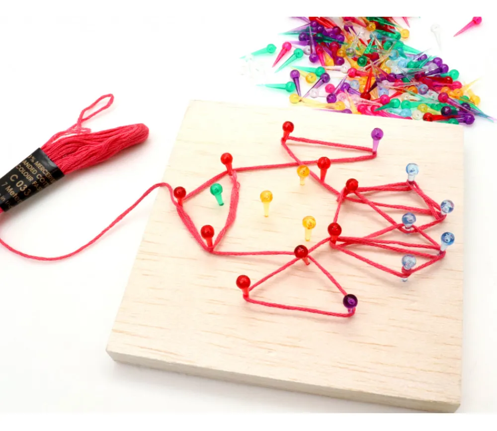 Tout Pour le Jeu 12 échevettes de fils en coton coloré