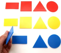 Tout Pour le Jeu 12 formes géométriques triangle, rectangle, carré, rond en 3 couleurs
