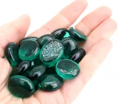 Tout Pour le Jeu 20 galets gems 15/25 mm vert translucide - mini pierres plates
