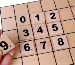 Tout Pour le Jeu 10 jetons bois 0 à 9 carrés et numérotés