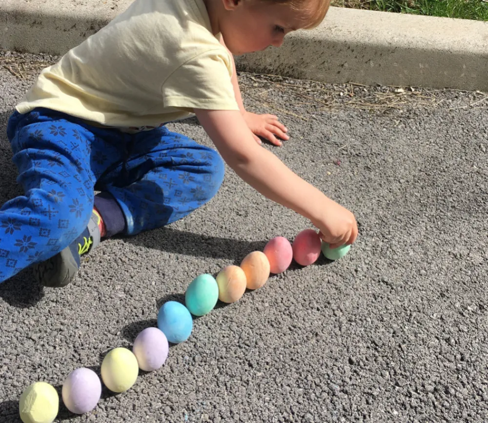 Enfant Tout Pour le Jeu 12 oeufs craies de trottoir 6 couleurs avec boite de rangement