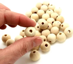 Tout Pour le Jeu 40 perles 1.5 cm trouée en bois 15 mm - trou de 4 mm