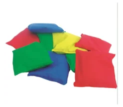 Tout Pour le Jeu 4 petits sacs tissus multicolores remplis de graines 12 x 12 cm