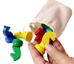Tout Pour le Jeu 8 Pions chevaux bois 5 cm dans un sac en tissu
