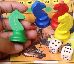 Tout Pour le Jeu 4 pions petits chevaux en bois pour jeu Dada