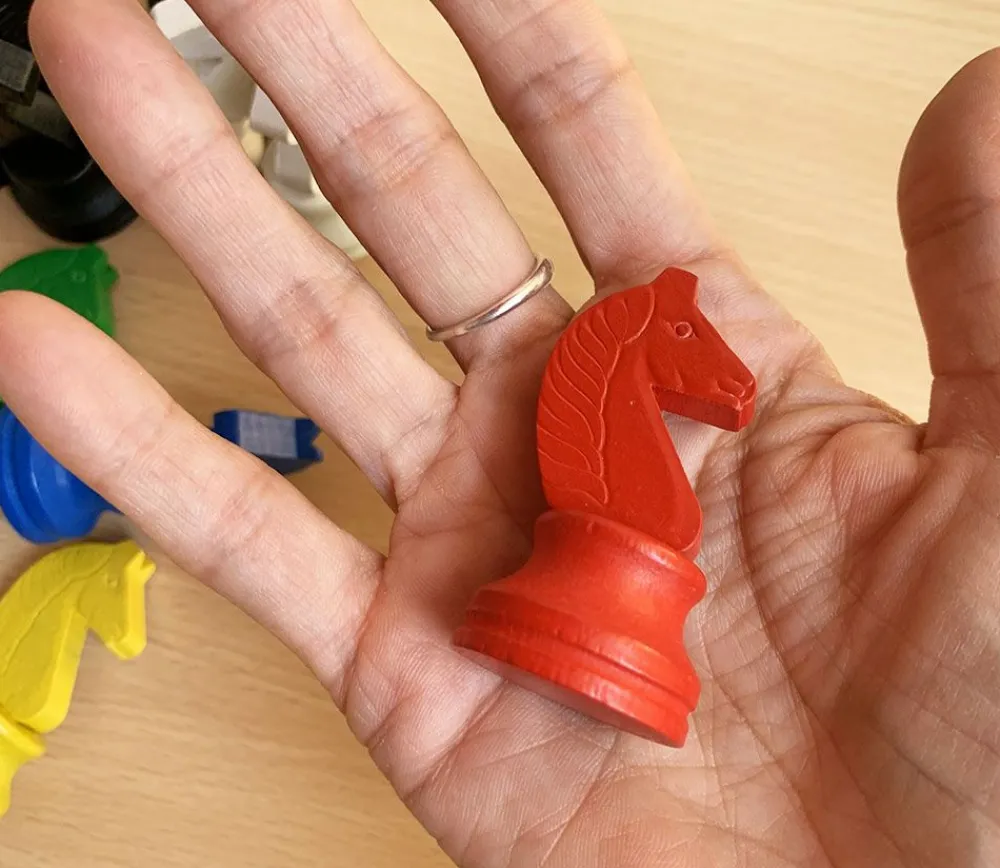 Tout Pour le Jeu 4 pions petits chevaux en bois pour jeu Dada