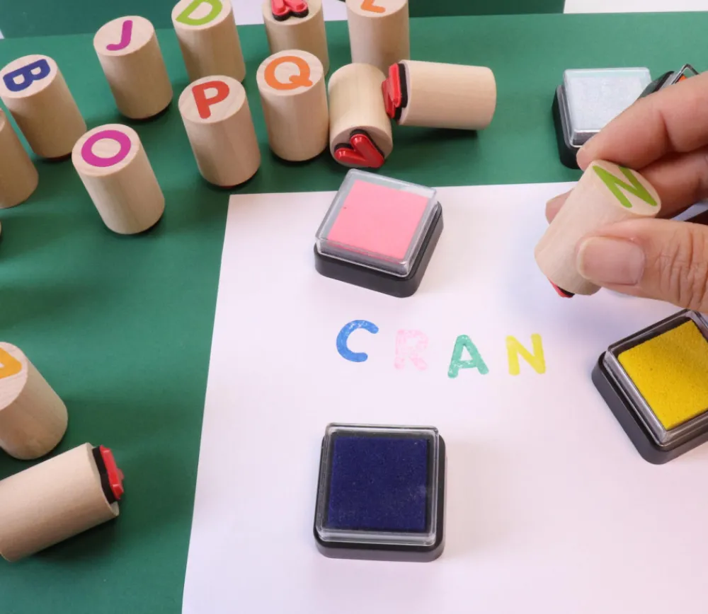 Tout Pour le Jeu 26 Tampons bois lettres alphabet 2 cm