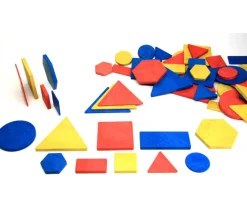 Tout Pour le Jeu Blocs logiques : 60 formes géométriques bois recyclé. 4 attributs. 5 formes.