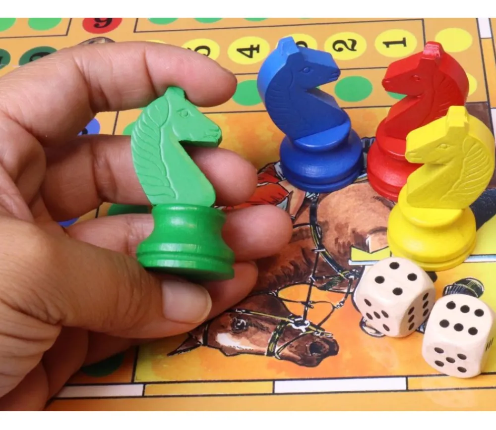Tout Pour le Jeu Coffret bois 16 pions petits chevaux + 2 dés
