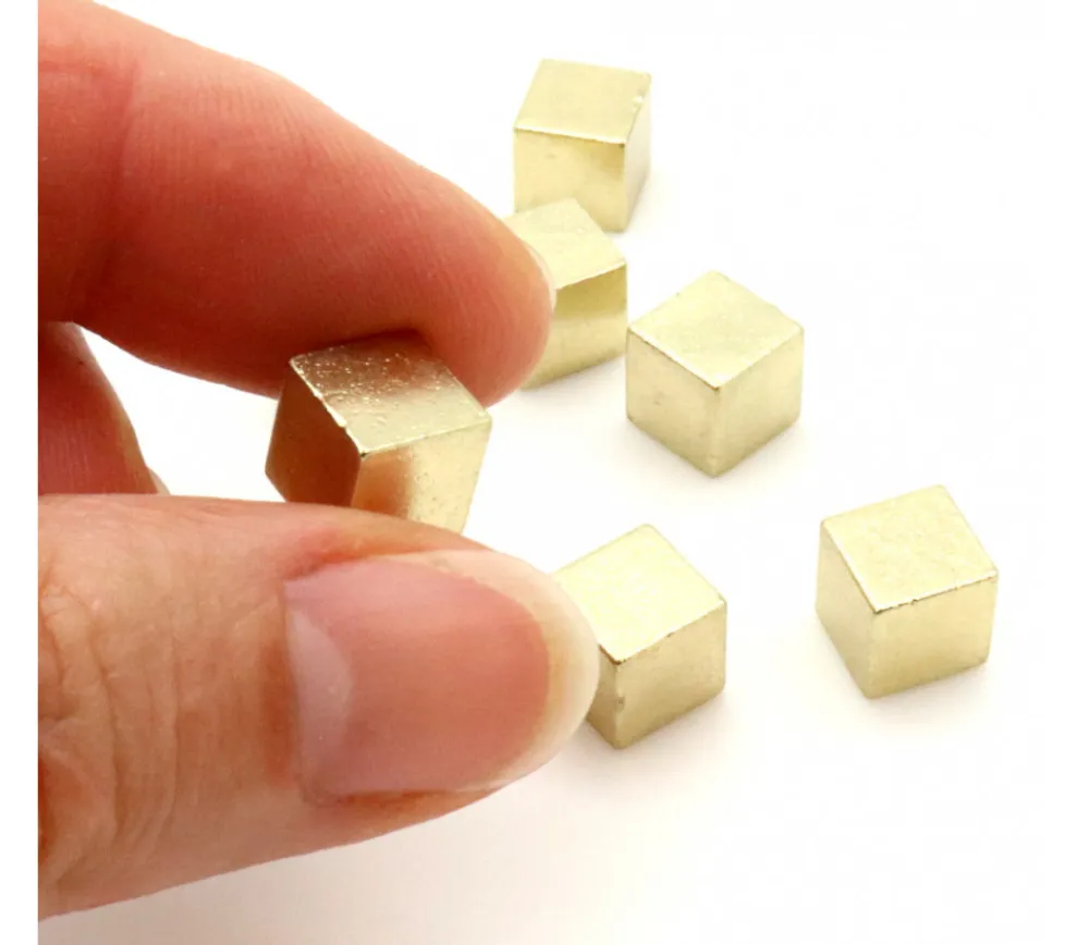 Tout Pour le Jeu Cube métal doré 8 mm. 8 x 8 x 8 mm à l'unité