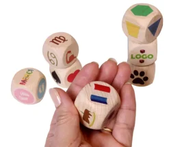 Tout Pour le Jeu Dé bois 3 cm personnalisé : 6 faces personnalisées avec vos images