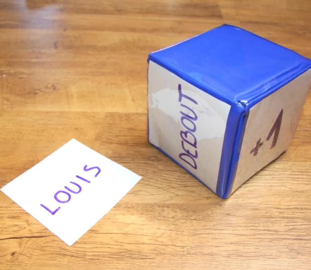 Tout Pour le Jeu Dé géant bleu faces modifiables 15,5 cm personnalisable à volonté
