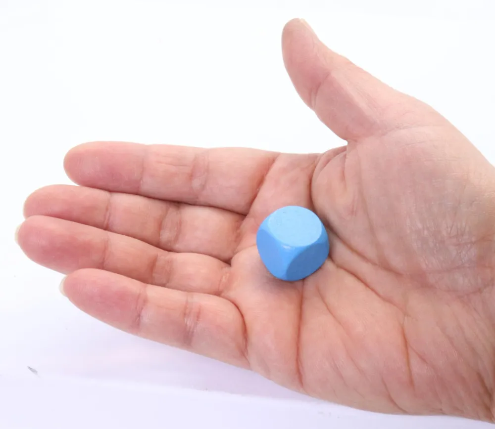Tout Pour le Jeu Dé neutre bleu clair 16 mm en bois hêtre sans marquage à l'unité
