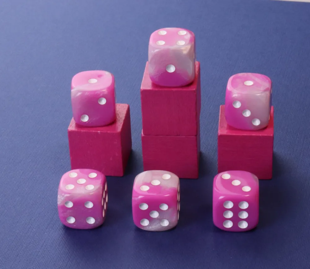 Tout Pour le Jeu Dé rose perlé nacré 16 mm avec points 1 à 6
