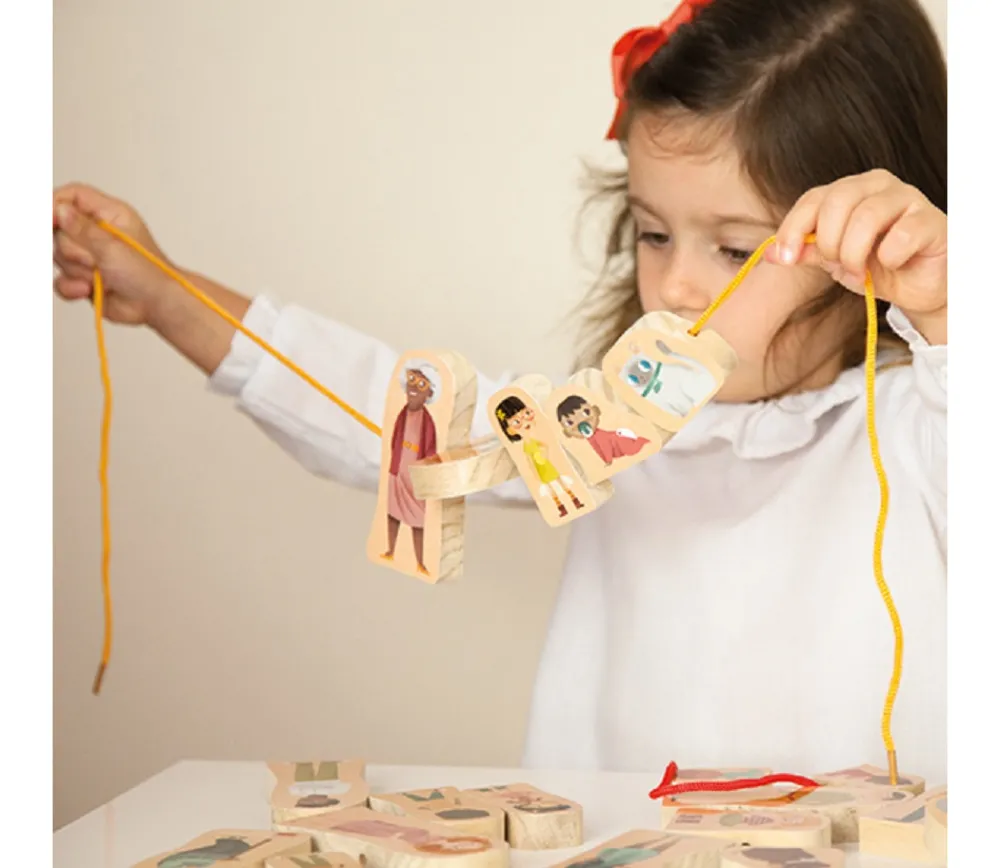 Tout Pour le Jeu Familles du monde - 24 figurines bois à relier