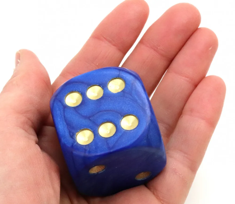 Tout Pour le Jeu Grand Dé 36 mm nacré très lisible pour jeux à l'unité (couleur au hasard)