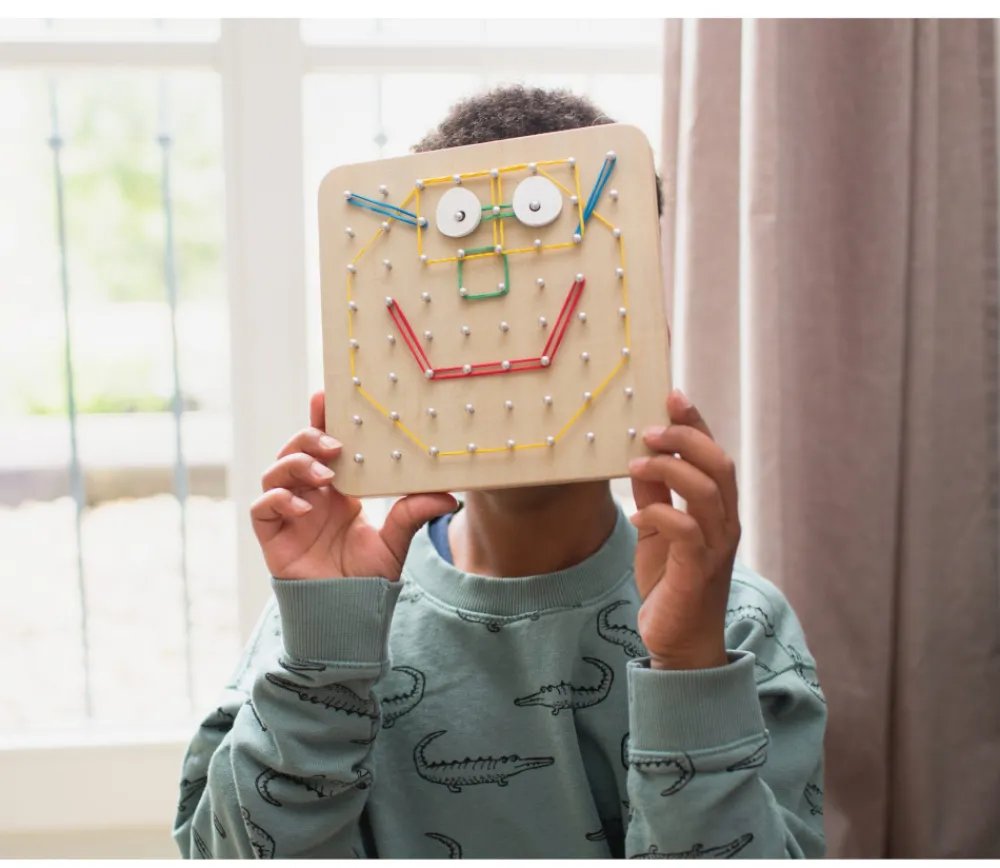 Tout Pour le Jeu Kit géoboard en bois avec fiches