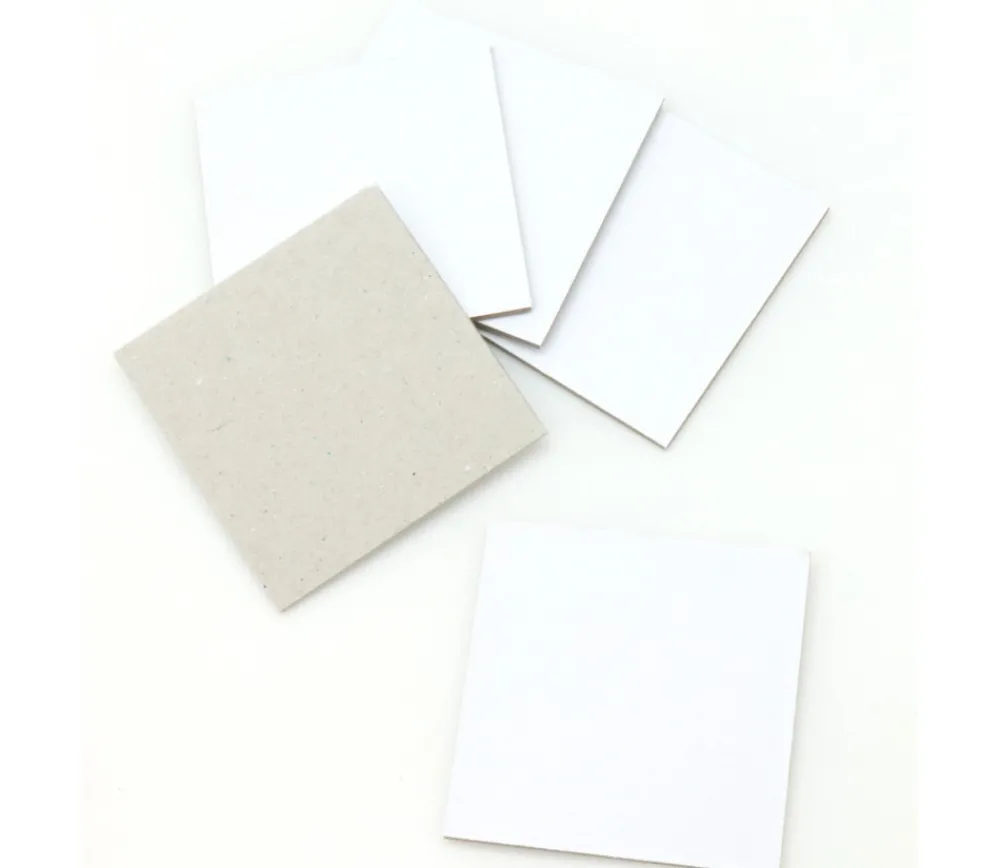 Tout Pour le Jeu Kit Jeu mémo à personnaliser : Boite + 24 carrés 4 x 4 cm + 48 étiquettes