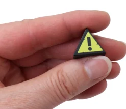 Tout Pour le Jeu Pion en bois triangle danger 16 x 18 x 10 mm