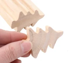 Tout Pour le Jeu Sapin en bois naturel à découper moulure 15 cm