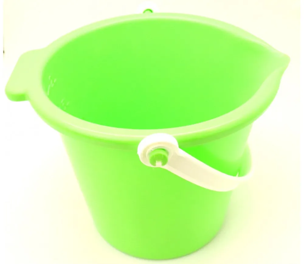 Tout Pour le Jeu Seau plastique 2 litres gradué avec anse et bec verseur