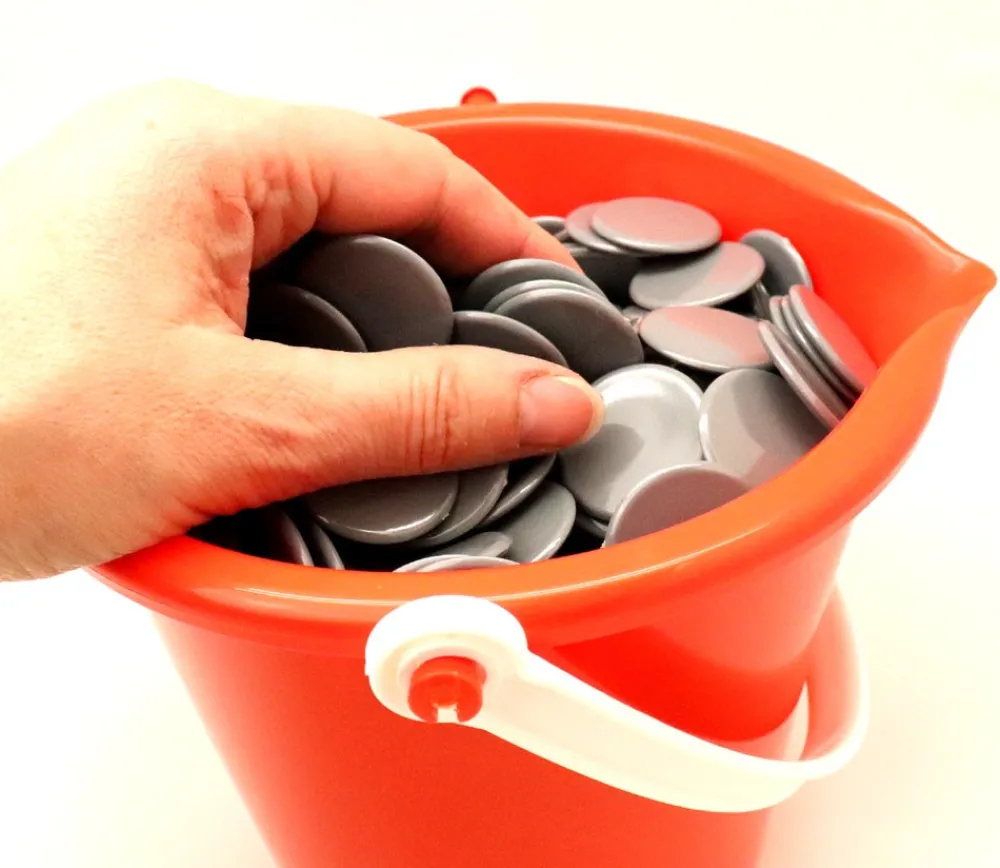 Tout Pour le Jeu Seau plastique 2 litres gradué avec anse et bec verseur