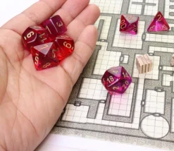 Tout Pour le Jeu Set 7 dés multi-faces violet et rouge translucide chiffres dorés