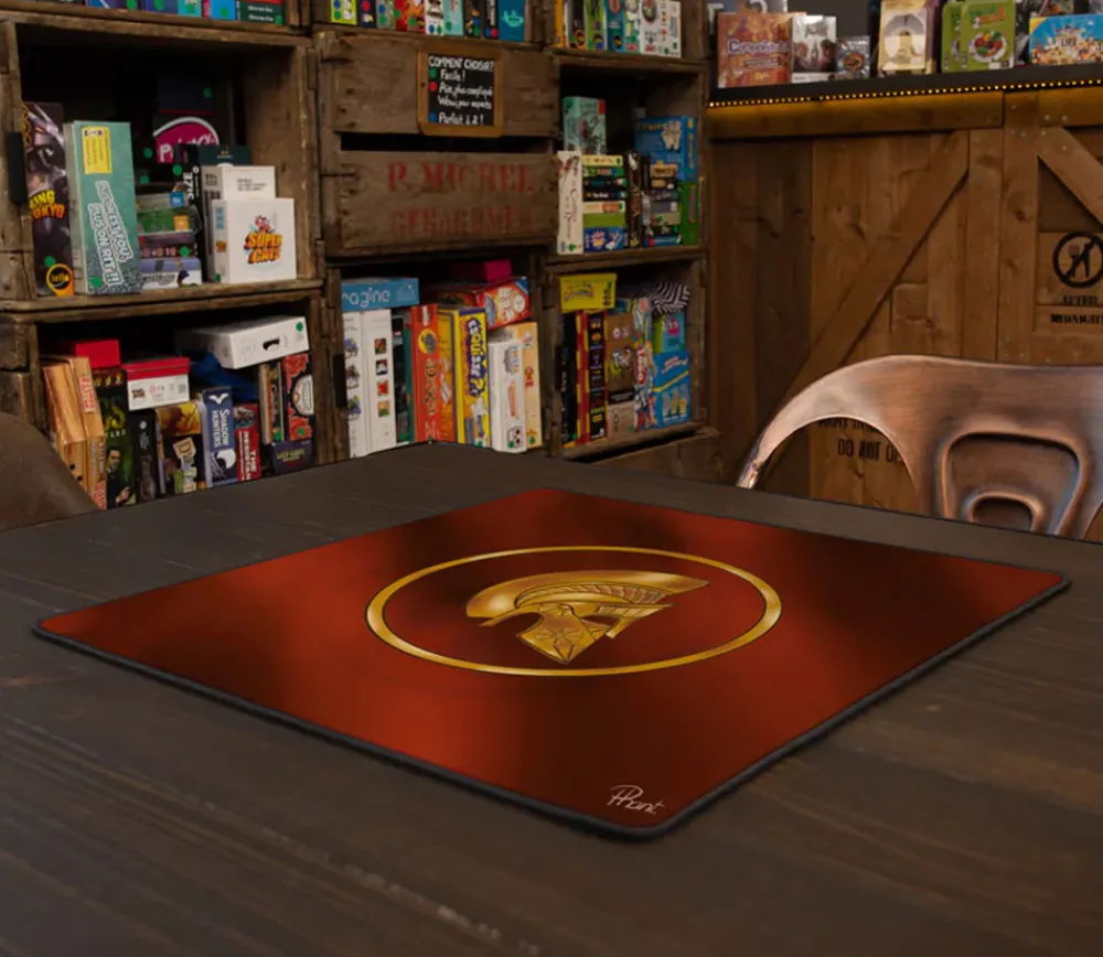 Tout Pour le Jeu Tapis de jeux 40 x 40 cm rouge Casque doré