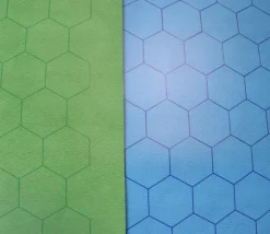 Tout Pour le Jeu Tapis jeu recto bleu- verso vert Megamat hexagone effaçable plateau 122 x 88 cm