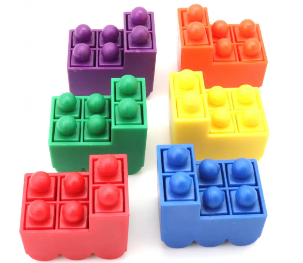 Tout Pour le Jeu Train coloré de 34 x 24 x 28 mm + 6 pions encastrables
