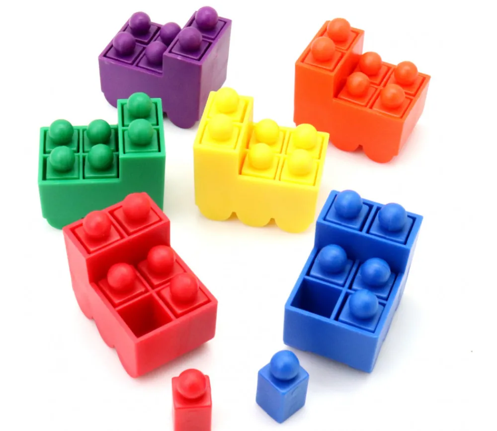 Tout Pour le Jeu Train coloré de 34 x 24 x 28 mm + 6 pions encastrables